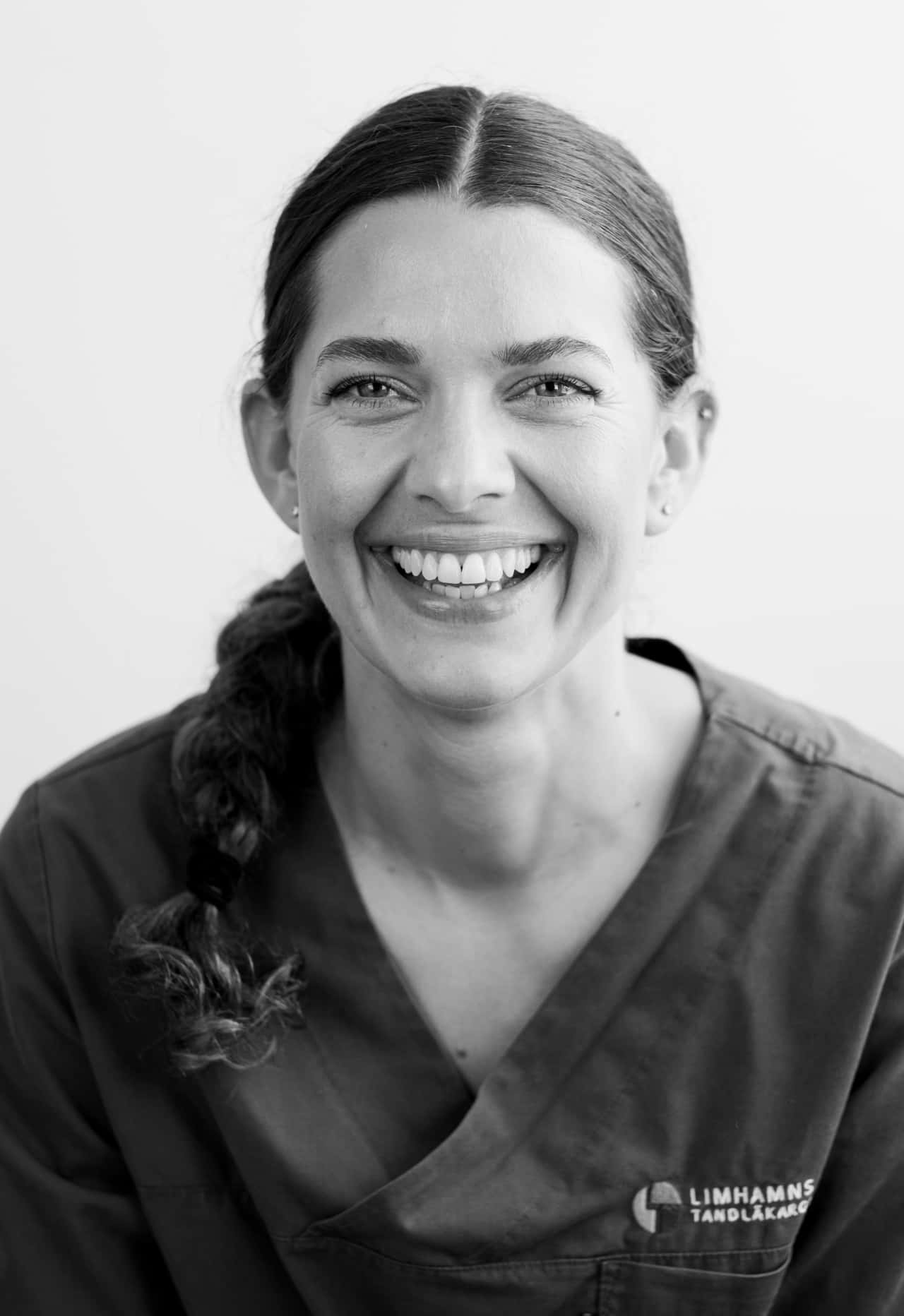 Stephanie, Tandsköterska